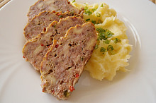 Podáváme s různě upravenými bramborami