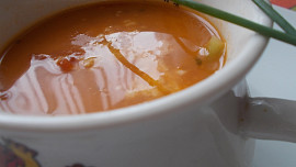 Selská polévka  z  paprik a rajčat,  rýží a sýru