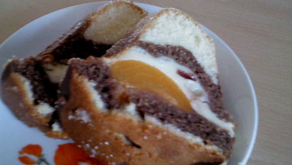 Skládaná bábovka s tvarohem a meruňkami