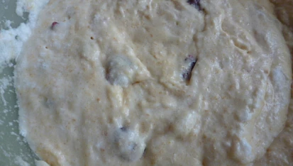 Šlehačková bábovka s kokosem a brusinkami