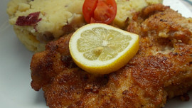 Smažené  kuřecí řízky se zázvorem a kouřovou solí