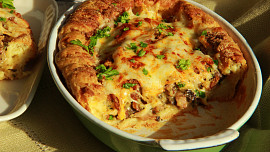 Šunkovo - houbová gougere