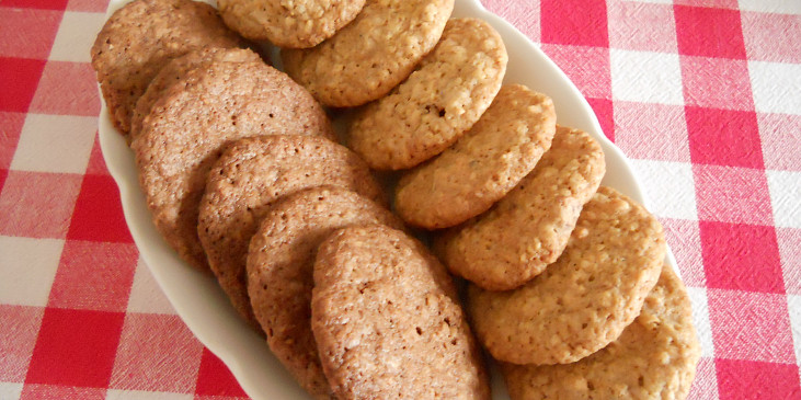 Sušenky z ovesných vloček (hotové sušenky)
