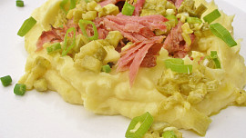 Tradiční - kaše, uzené, okurka - netradičně