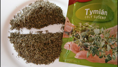 Tymiánový sirup proti kašli, nemám úplně ťip ťop přesnou váhu na gramy,tak jsem obsah sáčku rozdělila na 1/2:-)
