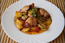 Na talíři posypeme zelenou bylinkou a hodujeme