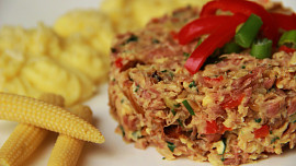 Uzené s vejci  s křenovou bramborovou kaší