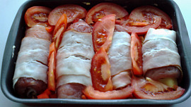 Vepřové rolky zapečené s rajčaty