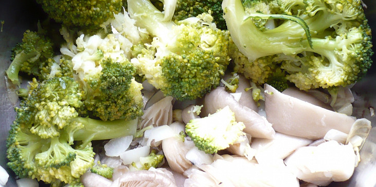 Zapečená brokolice s hlívou