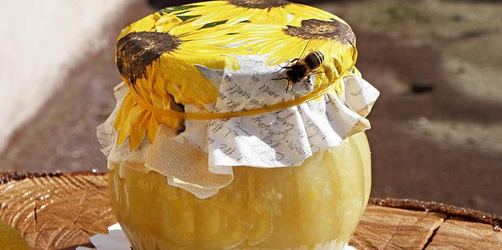 citrónová marmeláda s včelkou