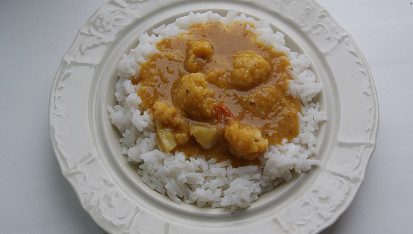 Curry s květákem a červenou čočkou