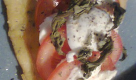 Gratinovaná treska s mozzarellou, rajčaty a bazalkou