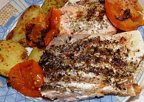 Grilovaný filet z lososa s brambůrkem a rajským