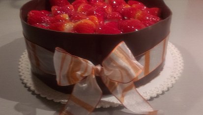 Čokoládový dort s mascarpone krémem a jahodami