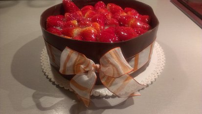 Čokoládový dort s mascarpone krémem a jahodami