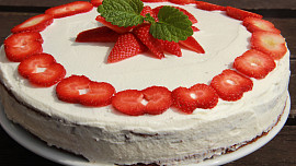 Jednoduchý jahodový dort