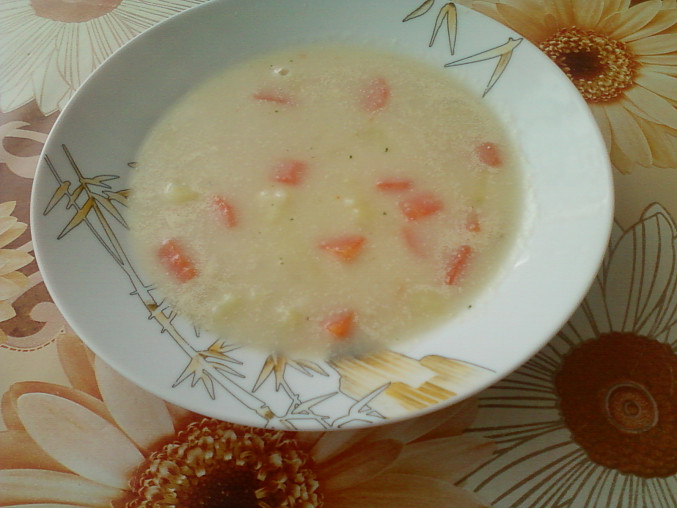Klasická květákovo-zeleninová polévka, Na ozdobení bohužel nebyl čas.. :/ příště jak budu dělat načančám :)