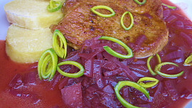 Krkovice s cibulovou omáčkou