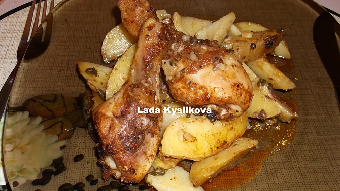 Kuřecí paličky na tymiánových bramborách