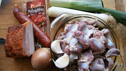 Kuřecí žaludky na pórku,připravené v papiňáku, Část použitých surovin