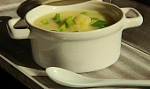 Květáková polévka s pečeným česnekem