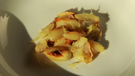 Květáková polévka s pečeným česnekem