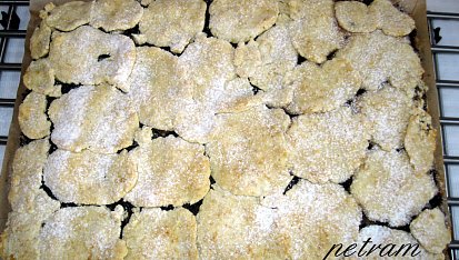 Kynutý koláč s banánem a domácí nutelou bez lepku, mléka a vajec