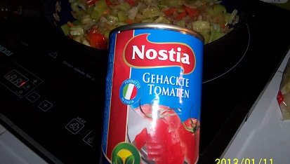 Lečo s cuketou, potom přidat cuketu a rajčata - buď čerstvá nebo z plechovky