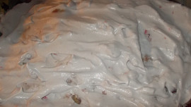 Litý moučník s ovocem a sněhovou čepicí