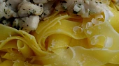 Máslové kuřecí s pepřovou omáčkou a pappardelle, Máslové kuřecí s pepřovou omáčkou a pappardelle
