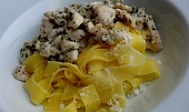 Máslové kuřecí s pepřovou omáčkou a pappardelle (Máslové kuřecí s pepřovou omáčkou a pappardelle)