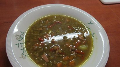 Ostrá thajská čočková polévka