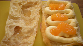 Ovocný chlebíček s krémem a mandarinkami