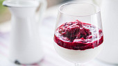Panna cotta s malinovou omáčkou