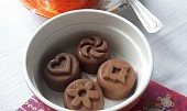 Plněné čokoládové pralinky (Forma je od Tescomy)