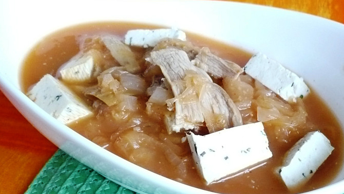 Polévka z kysaného zelí s tofu