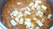 Polévka z kysaného zelí s tofu