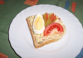 Pomazánka z brambor, žervé, rajčat a vajíček