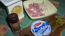 Pomazánka z brambor, žervé, rajčat a vajíček