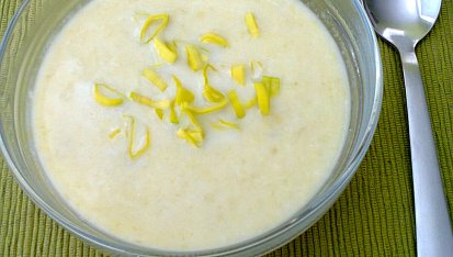 Pórková polévka s citronovou šťávou