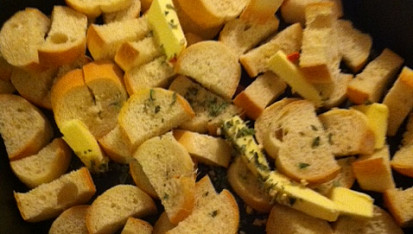 Rukolová krémová polévka s bylinkovými krutony