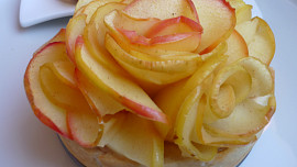 Růžičky z lístkového těsta s jablečnou náplní