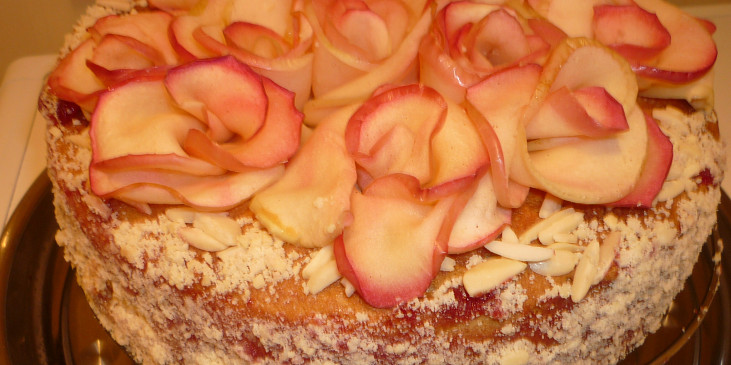Růžičky z lístkového těsta s jablečnou náplní (Z piškotového těsta)