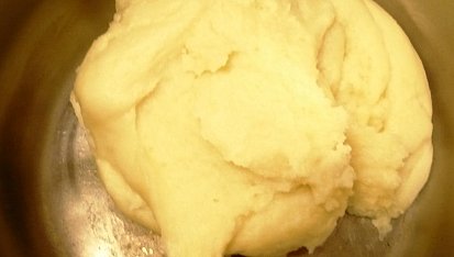 Skořicové válečky z odpalovaného těsta s mákem nebo ořechy