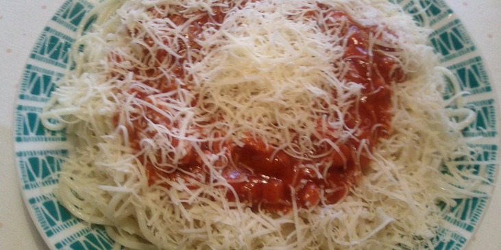 Špagety s jakoby boloňskou omáčkou