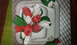 Svatební dort s tulipány