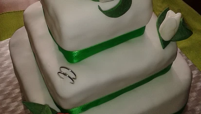 Svatební dort s tulipány