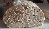 Syrovátkový celozrnný chleba, na řezu