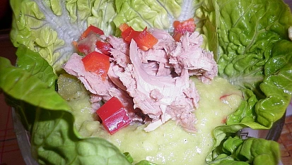 Tuňákový salát s avokádovým dresinkem - Ensalada de Atún con Aderezo de Aguacate