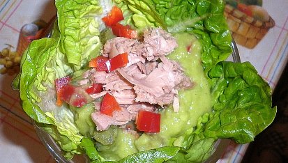 Tuňákový salát s avokádovým dresinkem - Ensalada de Atún con Aderezo de Aguacate